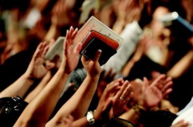 9WaystoBuildPrayerIntoaWorshipService